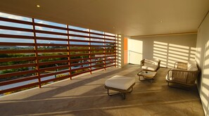 Terrace/patio - A modern studio, on the 2nd floor and offering both elevator and stair access.
 (Maho , lowlands)