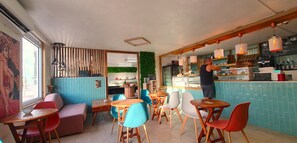 Dining - A modern studio, on the 2nd floor and offering both elevator and stair access.
 (Maho , lowlands)