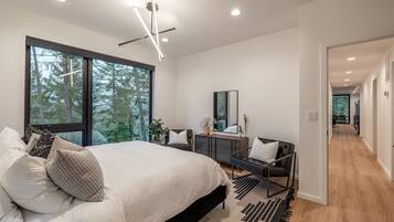 3 bedrooms, travel crib, free WiFi, bed sheets