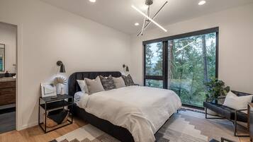 3 bedrooms, travel crib, free WiFi, bed sheets