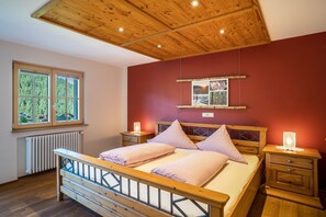 4 bedrooms, iron/ironing board, free WiFi, bed sheets - Holiday Apartment "Hof" with Mountain View, Balcony and Wi-Fi (Mühlenbach)