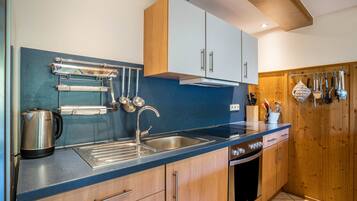 Refrigerador, horno, placa de cocina, lavavajillas