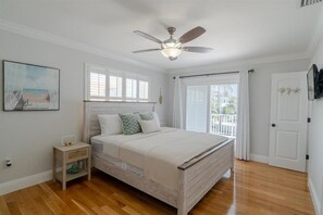 3 bedrooms, iron/ironing board, free WiFi, bed sheets - Oasis Canal-Front Home: Pool, Dock, BBQ, Wide Canal Boat Access, and more! (Marathon)