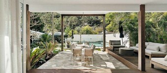 Chic Beach Cottage with Pool and Spa