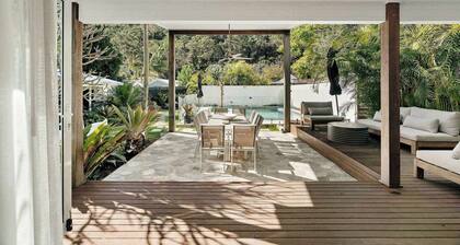 Chic Beach Cottage with Pool and Spa