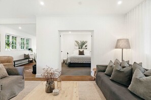 3 عدّة غرف نوم ومكواة/لوح كي وسرير سفر وواي فاي