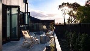 Terrace/patio - Maison Noire- stunning Scandinavian design, great location (Daylesford)