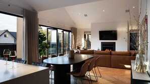 Dining - Maison Noire- stunning Scandinavian design, great location (Daylesford)