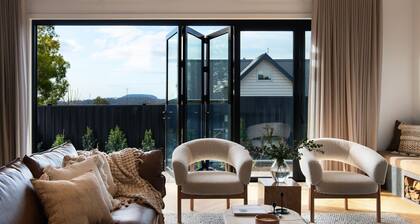 Maison Noire- stunning Scandinavian design, great location
