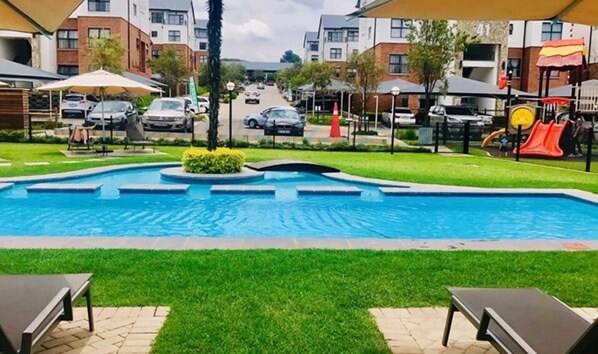 Pool - The Green room on Amsterdam in Olivedale (Randburg)