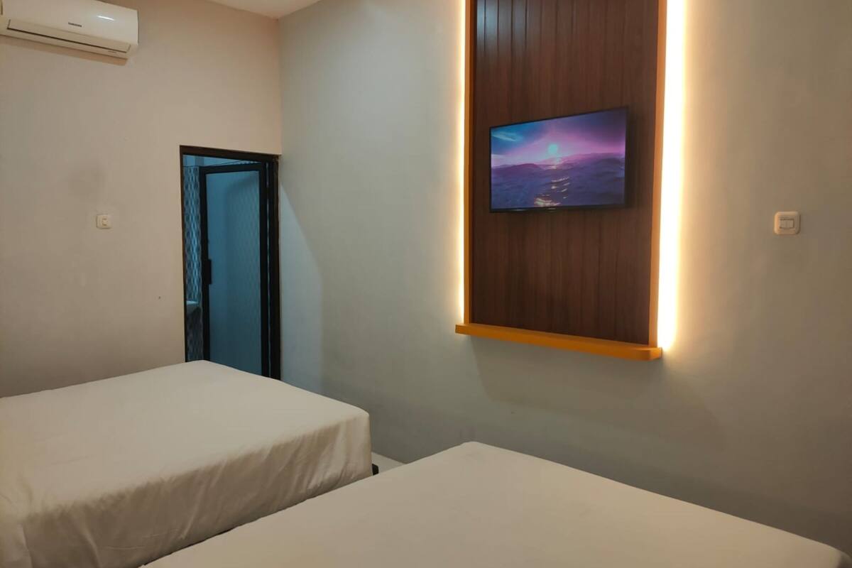 Deluxe Triple Room | Free WiFi, bed sheets