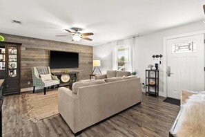 TV, offices - Sandy Feet Escape (Panama City Beach)