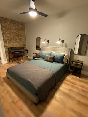 2 habitaciones, tabla de planchar con plancha, wifi y ropa de cama 