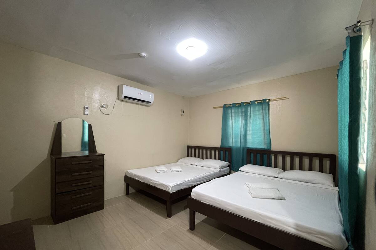 1 habitación, escritorio, wifi gratis y ropa de cama