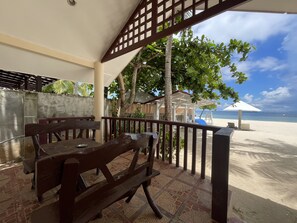 Family Room | Terrace/patio