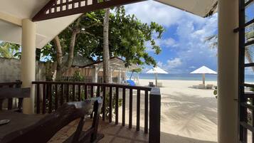 Family Room | Beach/ocean view