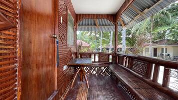 Deluxe Room Beachfront | Terrace/patio