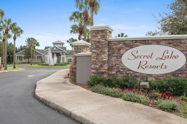 3 bedrooms - Amazing 3BD and 2BH 4 Miles From Disney (Kissimmee)