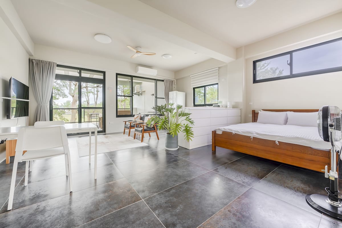 Deluxe Double Room with Balcony | Free WiFi, bed sheets