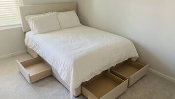 1 bedroom, desk, free WiFi, bed sheets