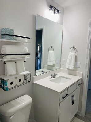 Handtücher, Seife, Toilettenpapier