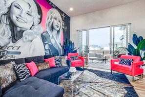 Fernseher, Stereoanlage, Arbeitsbereiche