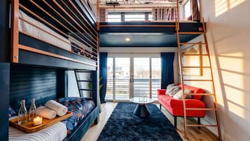 4 bedrooms, desk, iron/ironing board, WiFi