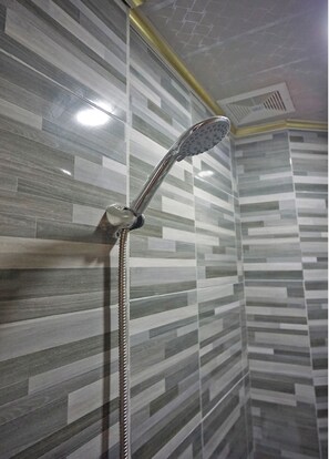 Tomannsrom – standard | Bad | Dusj og håndklær