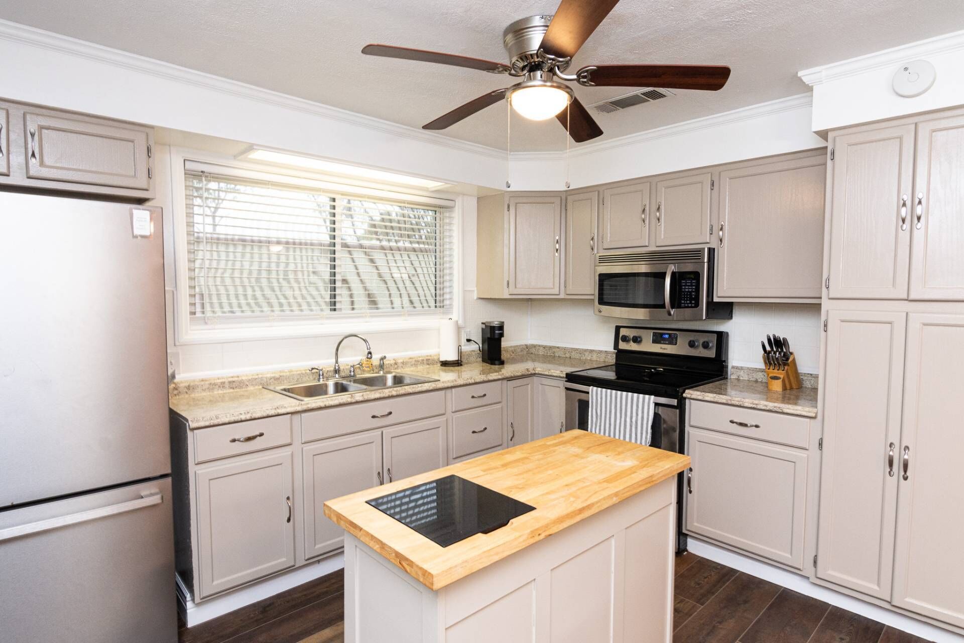 Relax and Reconnect at Lake Texoma Lodge - Tranquil Setting Near Marinas and Choctaw Casino!
