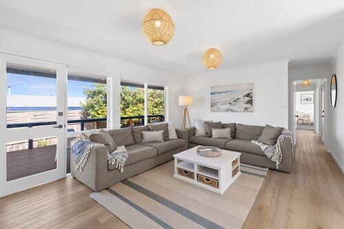 Blue Seas Beach House, 400 metres to the beach: Pet friendly