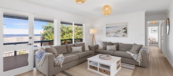 Blue Seas Beach House, 400 metres to the beach