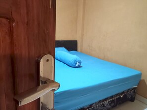 Standard Double Room | Free WiFi, bed sheets