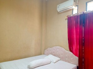 Chambre Standard double | Accès au Wi-Fi (inclus), literie fournie