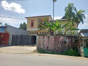 Front of property - OYO 93073 Penginapan 69 (Jayapura)