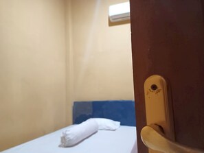 Kamar Double Standar | Wi-Fi gratis dan seprai linen