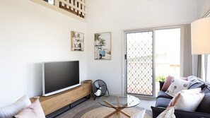 TV - FREE NIGHT. Pay for 2 stay for 3 (Mollymook Beach)