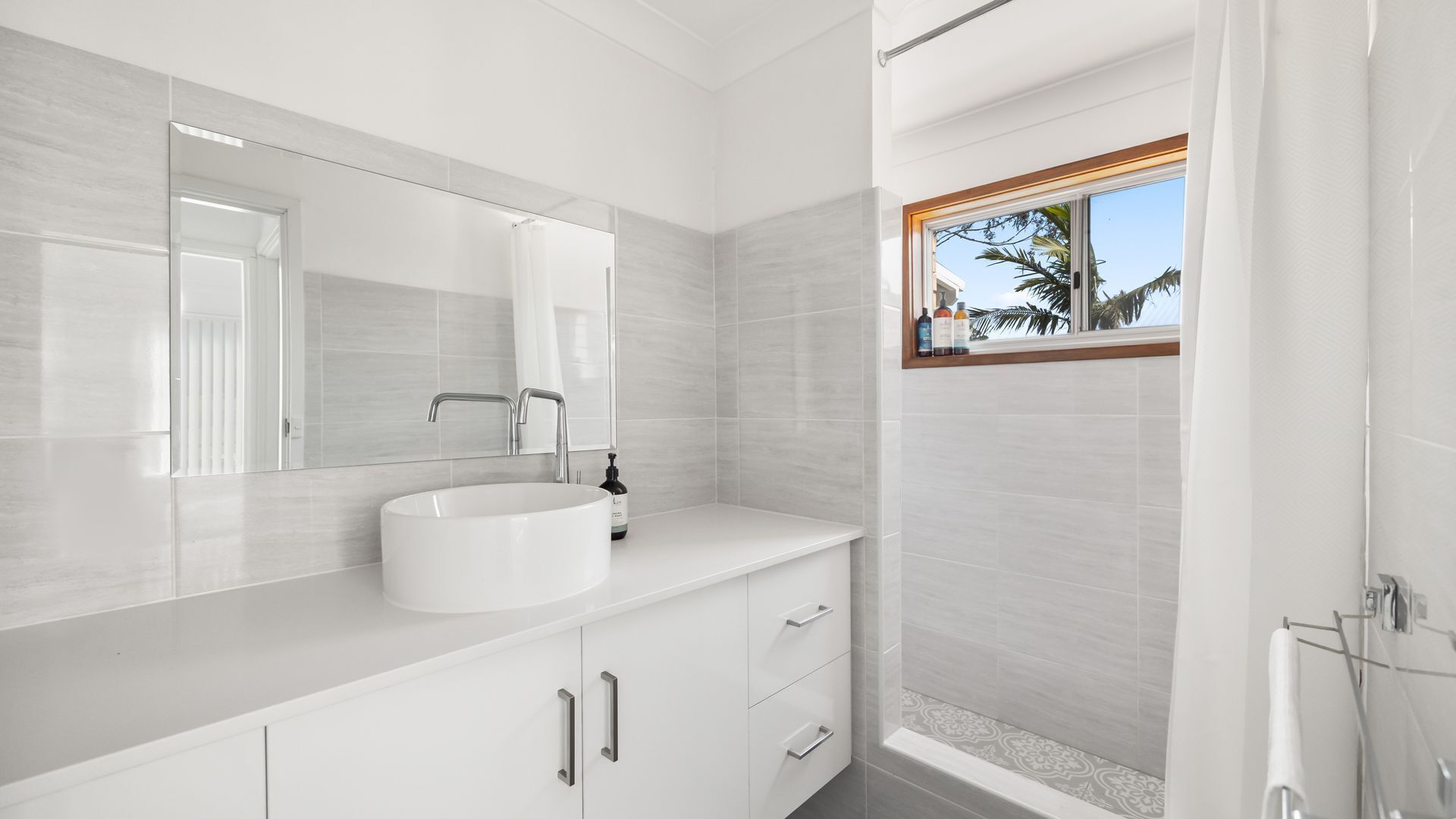 Shower, towels