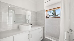Shower, towels