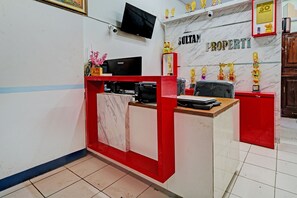 Reception - Collection O 93070 Apartemen The Suite Metro By Sultan Property Ii (Bandung)