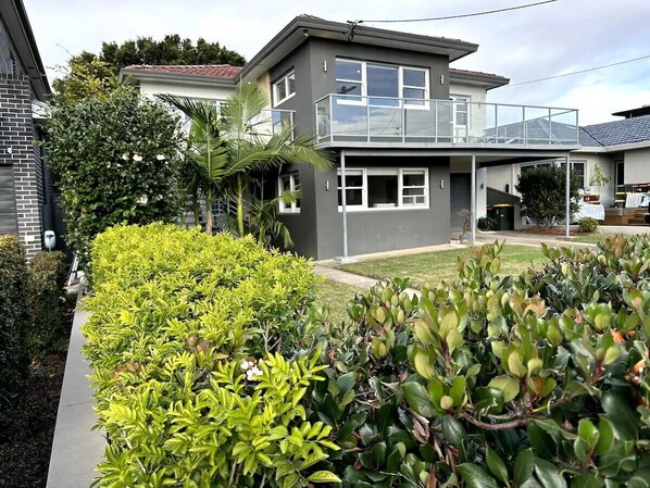 Property grounds - Concord 5 Bedroom home Inner West Sydney (Concord)