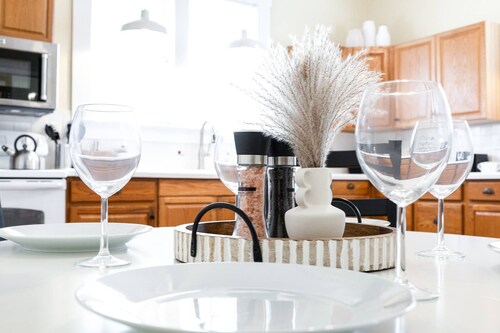 Historic 5BR |4 King Beds | Walk to Florida Southern U | Private Deck | Near Lake Hollingsworth!