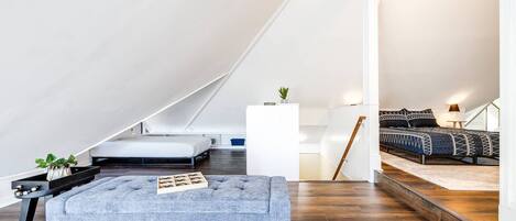 5 bedrooms, desk, travel cot, free WiFi
