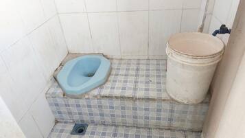 Basic Double Room | Bathroom | Shower, towels