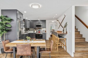 Fridge, microwave, oven, stovetop - Impeccable Custom Mountain Estate, Pet Friendly, BBQ, One Block From Center of Government Camp (Government Camp)