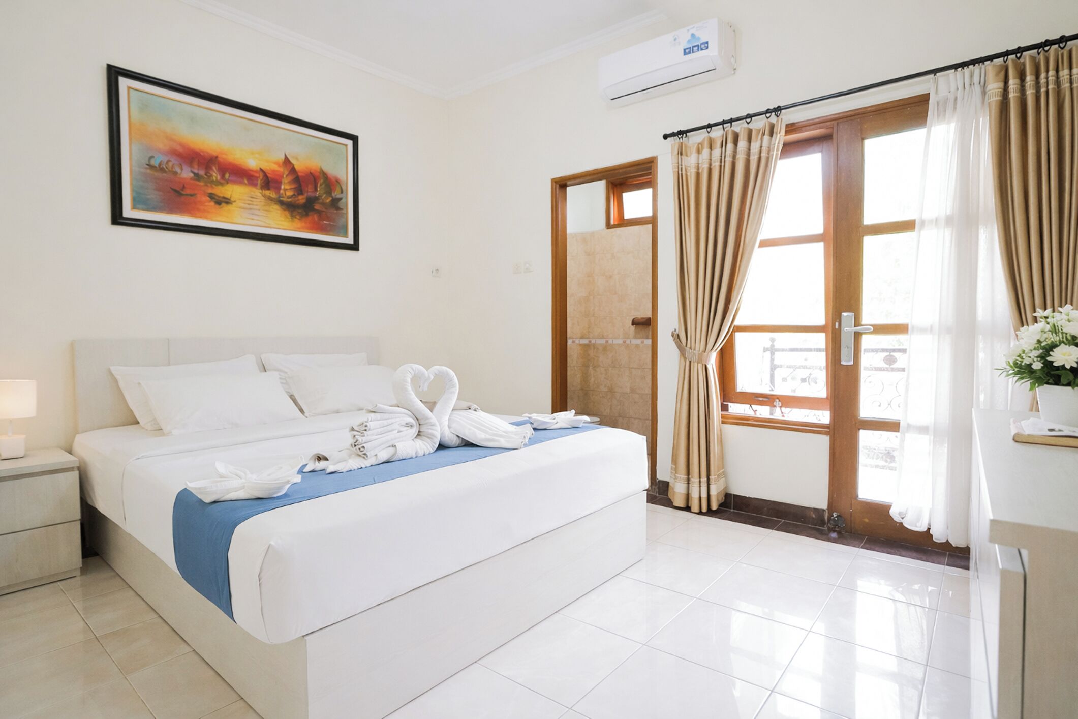 Desk, free WiFi, bed sheets