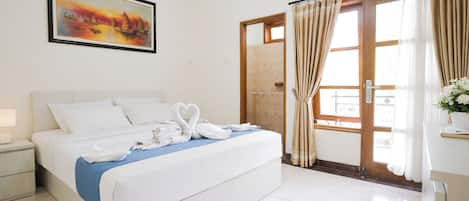 Desk, free WiFi, bed sheets