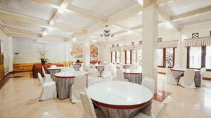 Restaurant - Tripletree Sinergi Hotel Tretes (Prigen)