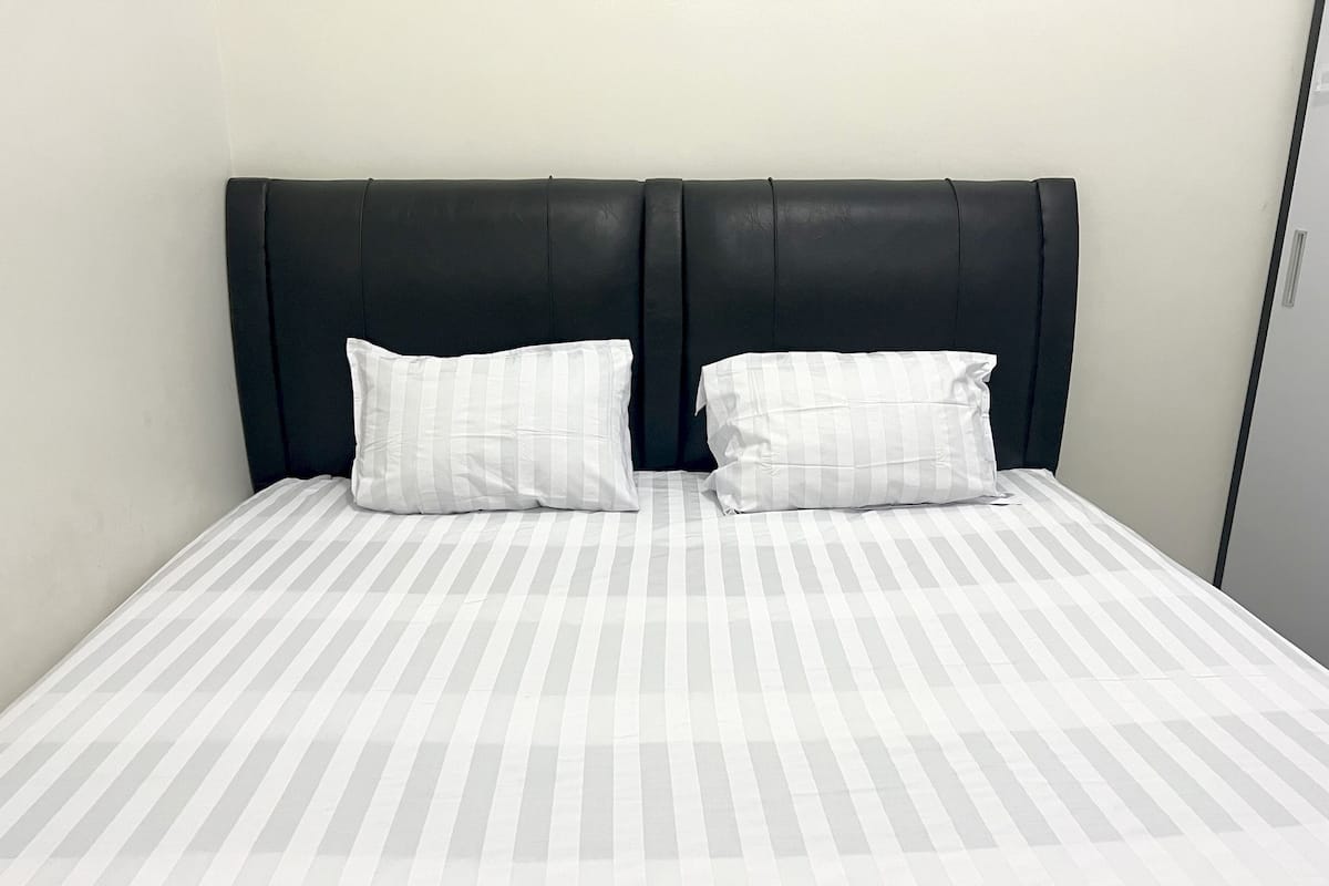 Standard Double Room | Laptop workspace, free WiFi, bed sheets