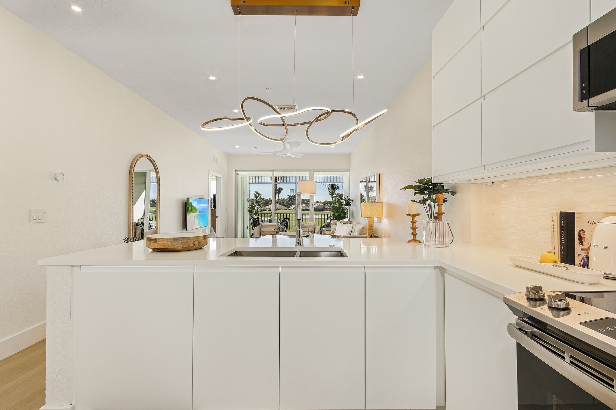 Lely Resort Luxe: Stylish 3BR with Pool, Gym, Golf