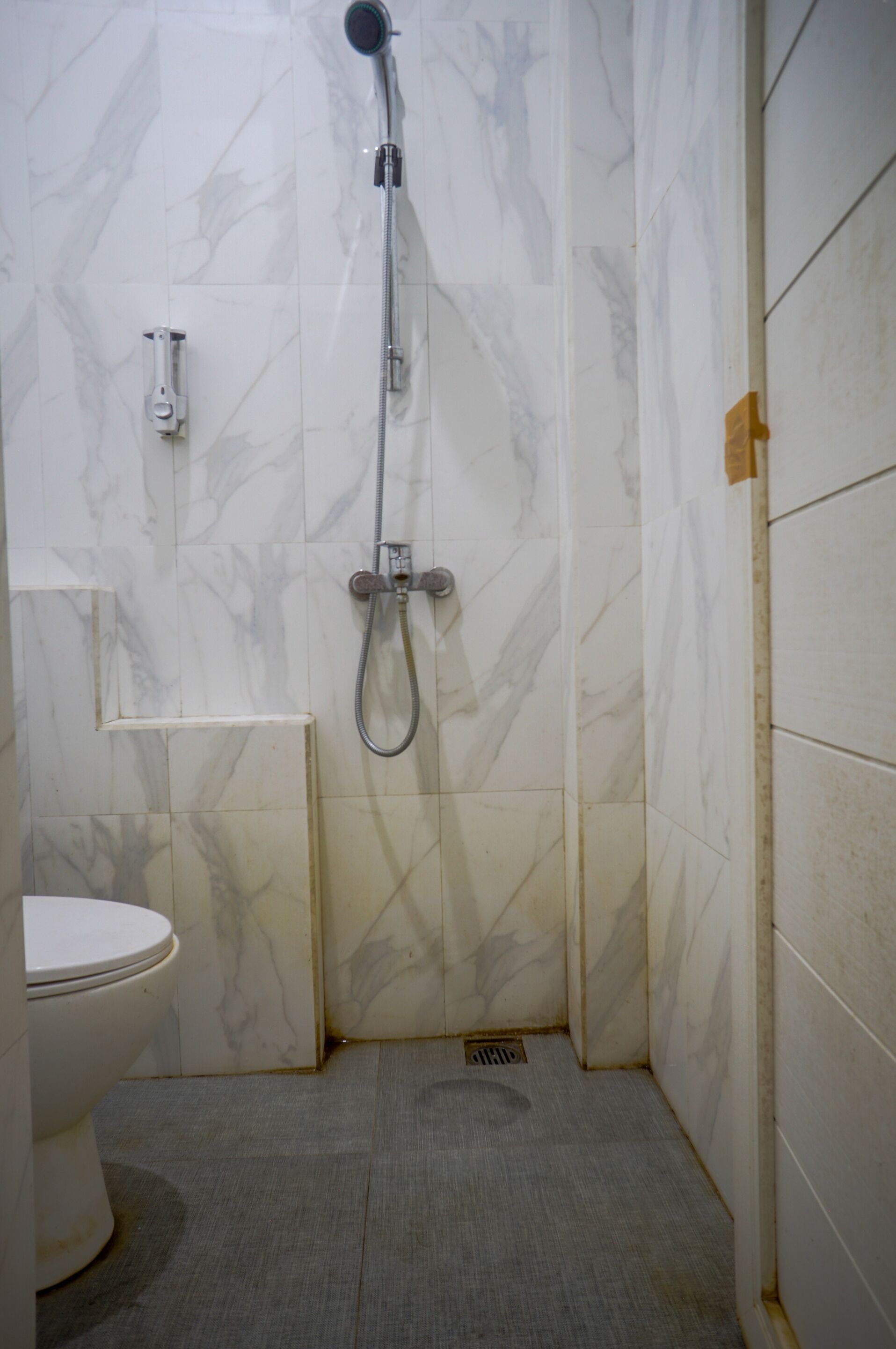 Chambre Double Standard | Salle de bain | Douche, serviettes fournies